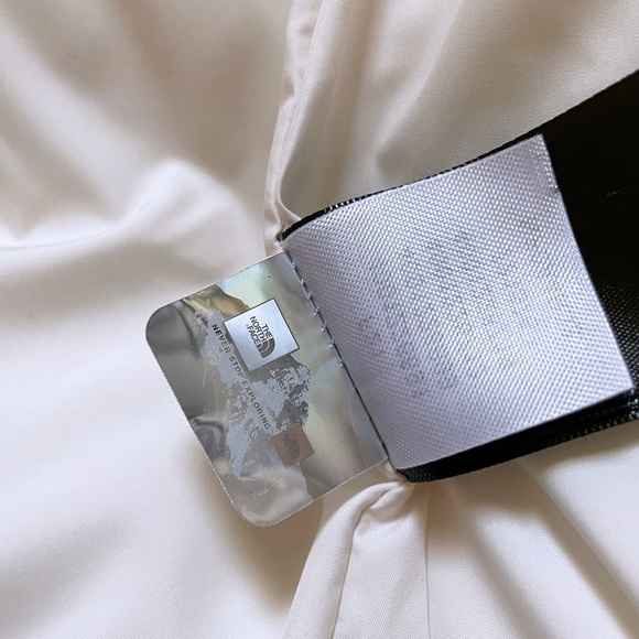 The North Face Women’s Gotham Jacket In Gardenia White - Picture 9 of 9